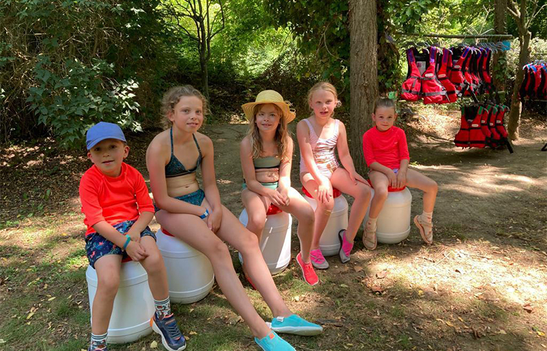 Enfant Canoe